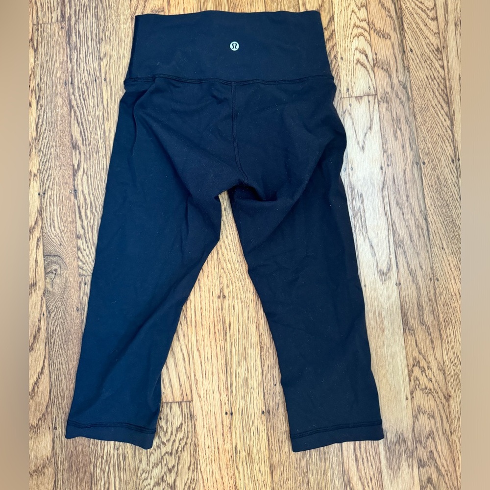 Lululemon Athletica high-rise crop Yoga Pants size 4